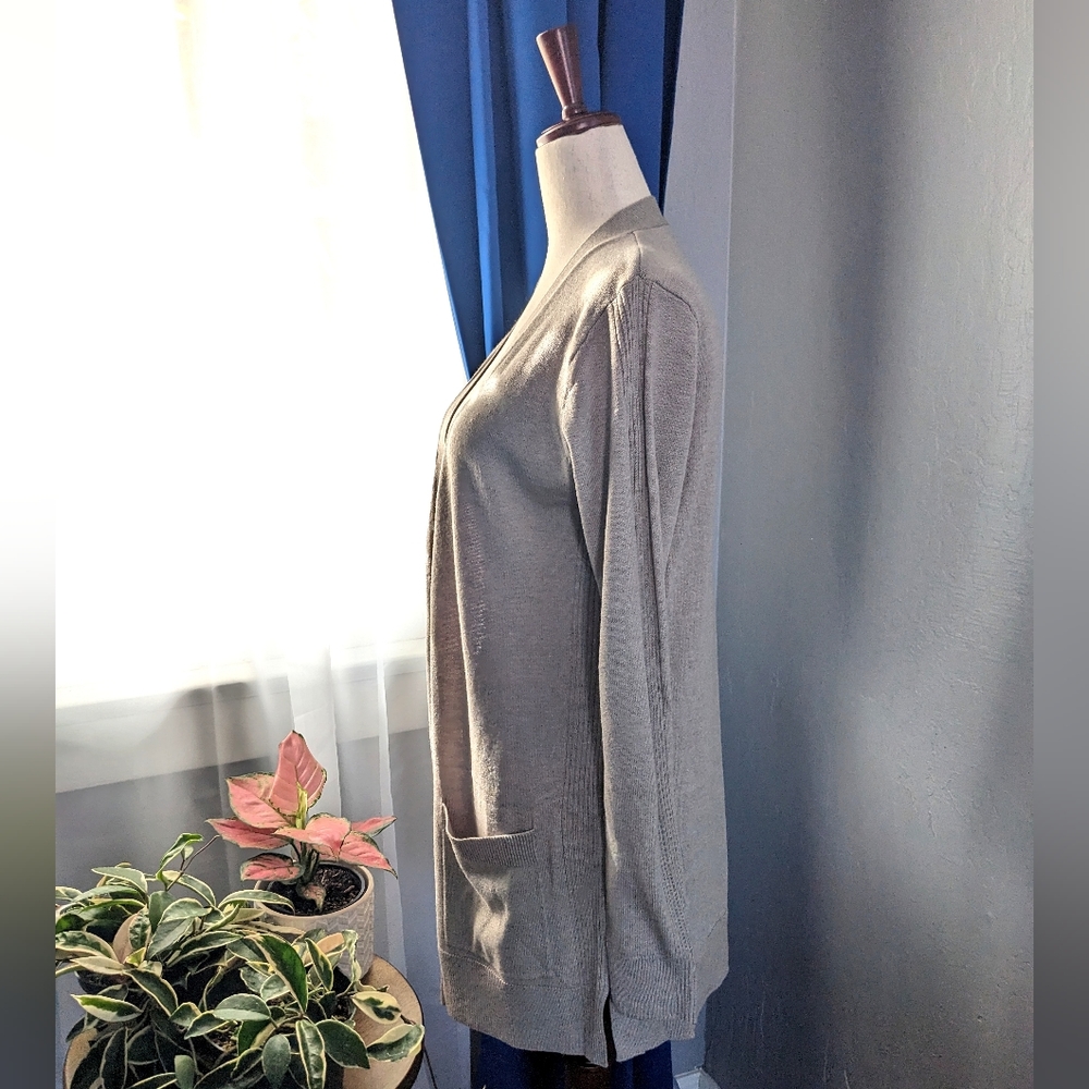 🔴SOLD🔴 Simple knit cardigan NWOT - Picture 2 of 5